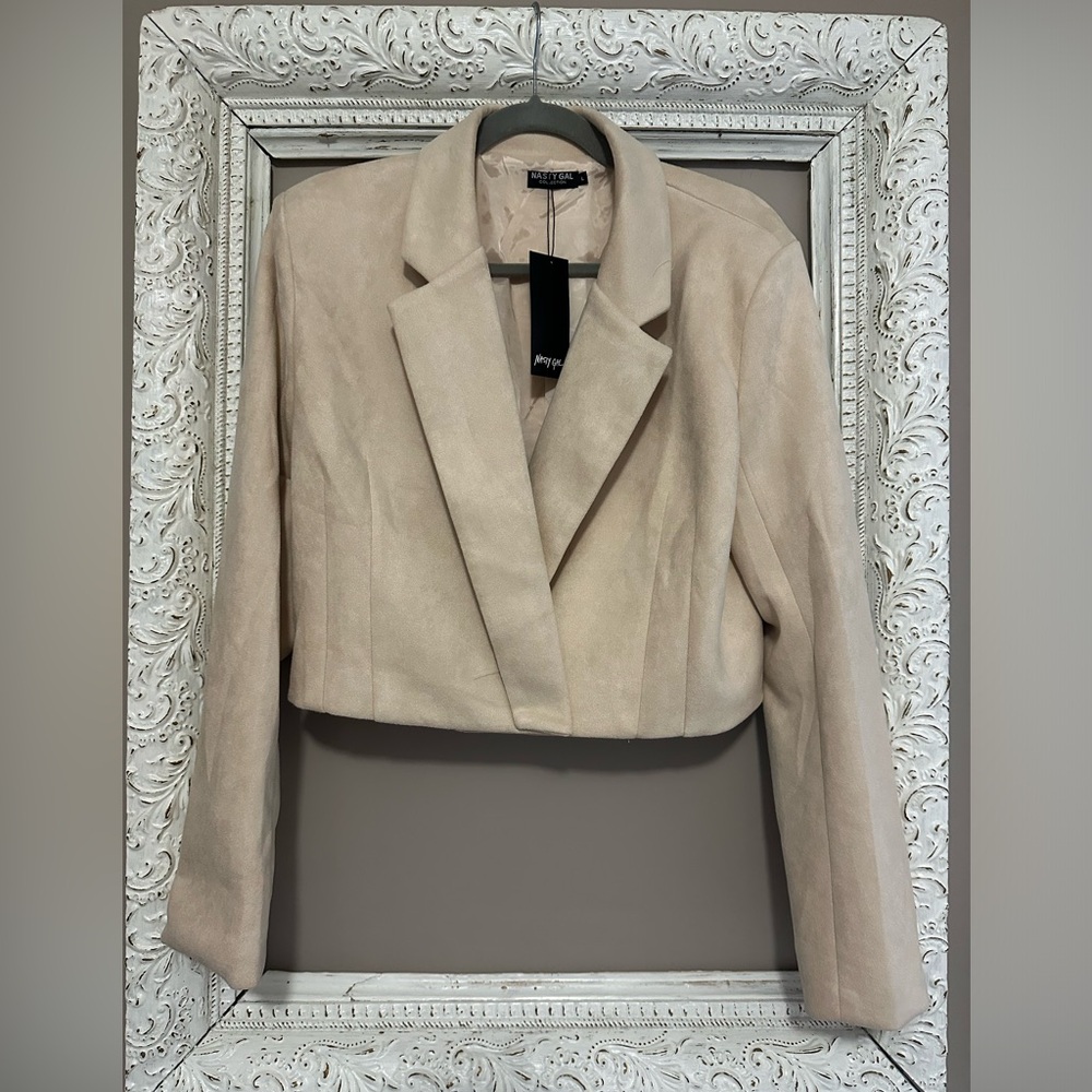 Nasty Gal cropped faux suede blazer jacket. Size L. ❣️